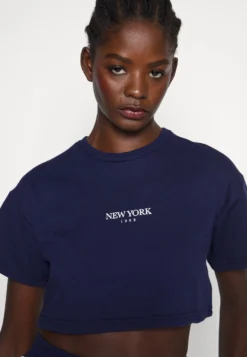 Even&Odd Survêtement - Dark Blue/White -Magasin De Vêtements De Mode Even&Odd 09acc032daf642919700cf9db7b6a060 scaled