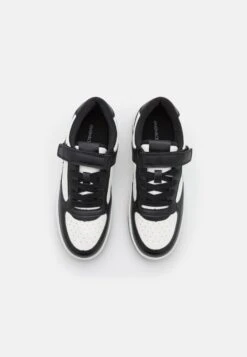 Even&Odd Baskets Basses - White/Black -Magasin De Vêtements De Mode Even&Odd 1706502f2de149fc8b3d3e3ea9ebeeb6 scaled