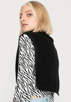 Even&Odd Cape - Black -Magasin De Vêtements De Mode Even&Odd 17090c0bb5084c96890221000815ab11 scaled