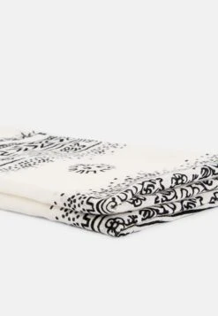 Even&Odd Écharpe - Black/White -Magasin De Vêtements De Mode Even&Odd 1ebf63be6d684e878ef0d53d7767d872 scaled