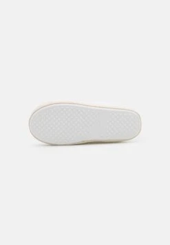 Even&Odd Chaussons - Off-White -Magasin De Vêtements De Mode Even&Odd 1f5f0722e5854ba1a8509c19f4636f51 scaled
