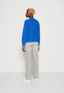 Even&Odd Pullover - Blue 8 Even&Odd Pullover - Blue -Magasin De Vêtements De Mode Even&Odd 20d18b9ae641444684818b8f88e24fa8 scaled