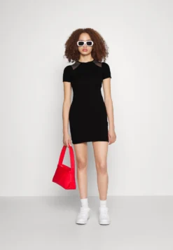 Even&Odd Robe En Jersey - Black -Magasin De Vêtements De Mode Even&Odd 217ff76cc8e94fe9b0d9048aa5f97219 scaled