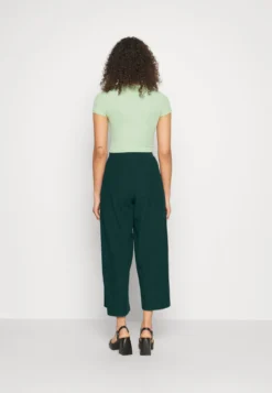 Pantalon Classique - Evergreen -Magasin De Vêtements De Mode Even&Odd 267b62cd7214460c9644be0c3a0a9b2c scaled