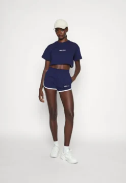 Even&Odd Survêtement - Dark Blue/White -Magasin De Vêtements De Mode Even&Odd 335305785a2f4c3c95685675f177bae3 scaled