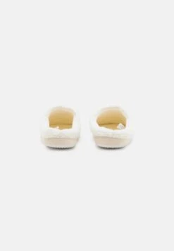 Even&Odd Chaussons - Off-White -Magasin De Vêtements De Mode Even&Odd 35c6cdf3ba4a4b4bbdde8f8994562a0c scaled