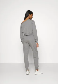 Even&Odd Off Shoulder&Jogger Set - Sweatshirt - Mottled Grey -Magasin De Vêtements De Mode Even&Odd 36c41b8f7f2d4d87a7288a52efe8a6bf scaled