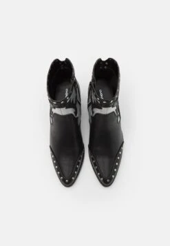 Even&Odd Santiags - Black 11 Even&Odd Santiags - Black -Magasin De Vêtements De Mode Even&Odd 3932df6fcae84a0dbf2a07131319f9e5 scaled