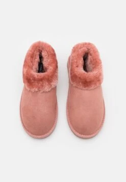 Even&Odd Chaussons - Pink -Magasin De Vêtements De Mode Even&Odd 3957ec16fbc843849846e96c0bb81c20 scaled