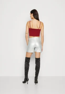 Even&Odd Short - Silver -Magasin De Vêtements De Mode Even&Odd 3b6b0fd8436c4415b75f74fa5d4515d5 scaled