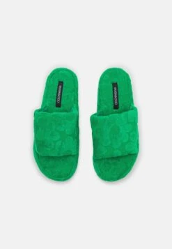 Even&Odd Chaussons - Green -Magasin De Vêtements De Mode Even&Odd 3c6db0fc72404c25bd1ad9f8161f3ca5 scaled