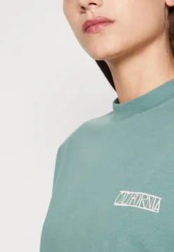 Even&Odd T-Shirt Imprimé - Green 11 Even&Odd T-Shirt Imprimé - Green -Magasin De Vêtements De Mode Even&Odd 3f1f3c82b7734efab9bf599cd8c2841b scaled