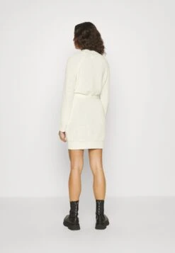Even&Odd Crew Ausschnitt Ripp Mini Strickkleid Mit Gürtel - Robe Fourreau - White -Magasin De Vêtements De Mode Even&Odd 43e9cca4022a4f9488956c3ebbd8cea4 scaled