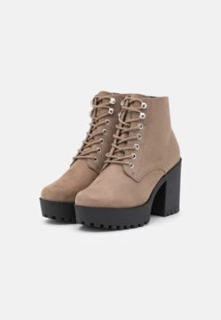 Bottines À Lacets - Taupe -Magasin De Vêtements De Mode Even&Odd 473a4f4308f34d6e83b5b90fb299721c scaled