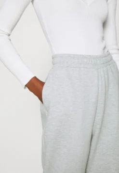 Even&Odd Pantalon De Survêtement - Mottled Light Grey 9 Even&Odd Pantalon De Survêtement - Mottled Light Grey -Magasin De Vêtements De Mode Even&Odd 4dca50a9ba754b539a21e0af7c0d03ff scaled