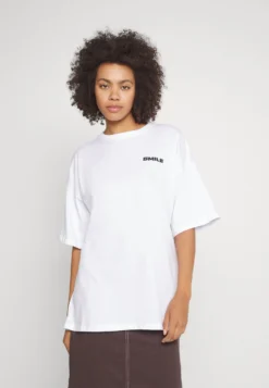 Even&Odd Cut Smile - T-Shirt Imprimé - White -Magasin De Vêtements De Mode Even&Odd 4f20e1ffd1c74614b04aedbfccb1f307 scaled