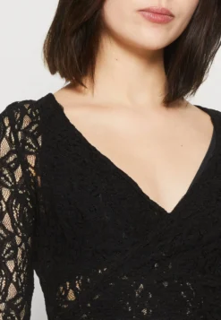 Even&Odd T-Shirt À Manches Longues - Black 11 Even&Odd T-Shirt À Manches Longues - Black -Magasin De Vêtements De Mode Even&Odd 5191c7c1bc414e51a6cac0baf7910457 scaled