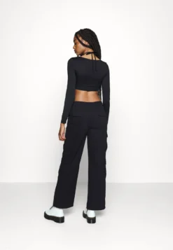 Even&Odd Pantalon Cargo - Black 9 Even&Odd Pantalon Cargo - Black -Magasin De Vêtements De Mode Even&Odd 57f596066f9d44ed979b8dba462e5600 scaled