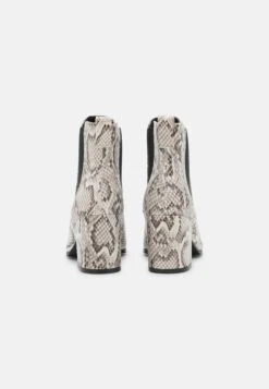 Even&Odd Bottines - Multi-Coloured -Magasin De Vêtements De Mode Even&Odd 5ca95d205dca4c36960856ad792652e6 scaled