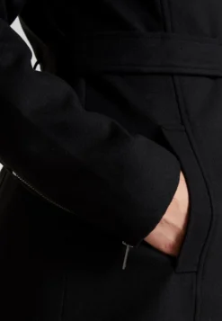 Even&Odd Manteau Court - Black -Magasin De Vêtements De Mode Even&Odd 5de84a9ba65b4a5dbf271b9029caea54 scaled