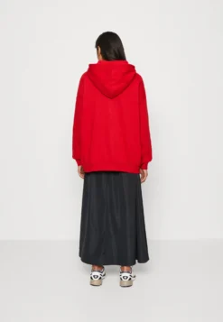 Even&Odd Sweat Zippé - Red -Magasin De Vêtements De Mode Even&Odd 61b1f0e644474763ab1e52dfaf5cdbe6 scaled