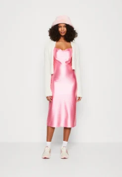 Even&Odd Robe De Soirée - Pink -Magasin De Vêtements De Mode Even&Odd 635d2cc20bc94c7c9a119199c4c284ba scaled