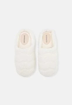 Even&Odd Chaussons - Off-White -Magasin De Vêtements De Mode Even&Odd 68a2a8860e8e4a2e8c4a995170417e9b scaled
