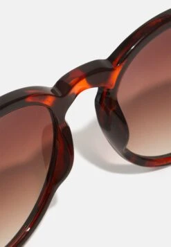 Even&Odd Lunettes De Soleil - Brown -Magasin De Vêtements De Mode Even&Odd 6c18bb50abe54ef79169e631580129b1 scaled