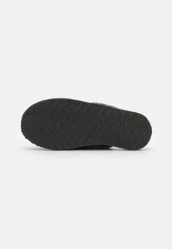 Even&Odd Chaussons - Black -Magasin De Vêtements De Mode Even&Odd 6e20f3d170ac46708d158b6d4a2b2129 scaled