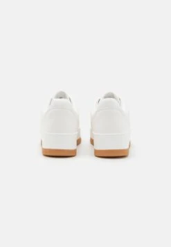 Even&Odd Baskets Basses - White -Magasin De Vêtements De Mode Even&Odd 6e691f7eb27c4d119f1ba96c7e9e507c scaled