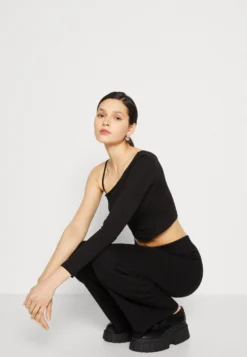 Even&Odd Pantalon Classique - Black -Magasin De Vêtements De Mode Even&Odd 721bb662140445d6813fdeff852ba9e6 scaled