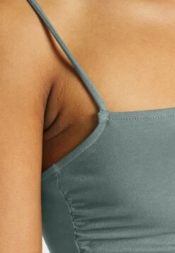 Even&Odd Débardeur - Green -Magasin De Vêtements De Mode Even&Odd 747365e739434ad2947936cd35679b03 scaled