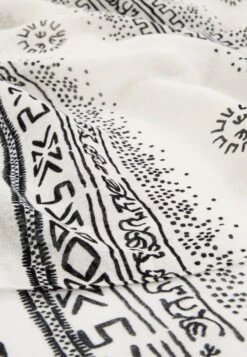 Even&Odd Écharpe - Black/White -Magasin De Vêtements De Mode Even&Odd 7bfedda5a0af436abd0fe595ae2e56eb scaled