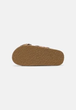 Even&Odd Chaussons - Beige -Magasin De Vêtements De Mode Even&Odd 7d8a725a06fd416cb686c459682dbd85 scaled