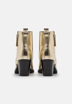 Even&Odd Santiags - Gold -Magasin De Vêtements De Mode Even&Odd 883fb0e265a344eea660c046cd026e4c scaled