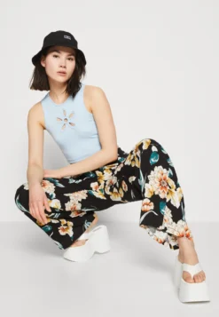 Even&Odd Débardeur - Light Blue 9 Even&Odd Débardeur - Light Blue -Magasin De Vêtements De Mode Even&Odd 89c7dfed9f4c410094ea8602c719e00c scaled