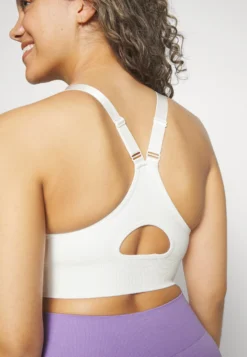 Brassières De Sport À Maintien Léger - White 9 Brassières De Sport À Maintien Léger - White -Magasin De Vêtements De Mode Even&Odd 94f9a46c0db046079b6396f28eff0f91 scaled