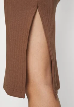 Pencil Skirt With Slit - Jupe Crayon - Brown -Magasin De Vêtements De Mode Even&Odd 954f7981835e476381a28023a09b166b scaled