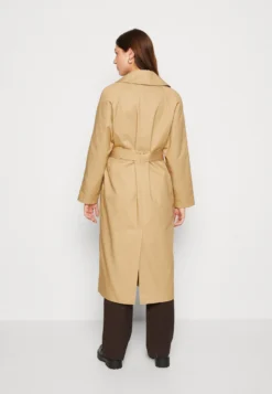 Even&Odd Trench - Beige 8 Even&Odd Trench - Beige -Magasin De Vêtements De Mode Even&Odd 979290ad80ef4c1783a3f792beb090d6 scaled