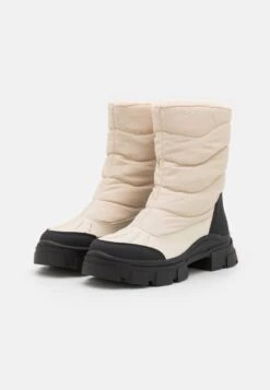 Bottes De Neige - Off-White -Magasin De Vêtements De Mode Even&Odd 9c7b7b0ab8d3454f99b406716059acb7 scaled