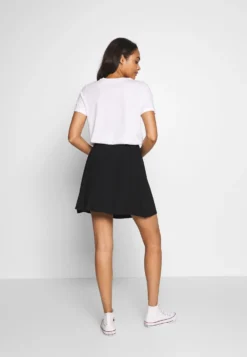 Even&Odd Jupe Trapèze - Black 7 Even&Odd Jupe Trapèze - Black -Magasin De Vêtements De Mode Even&Odd 9c874f5d879c41d3b21d0f5bd308898e scaled