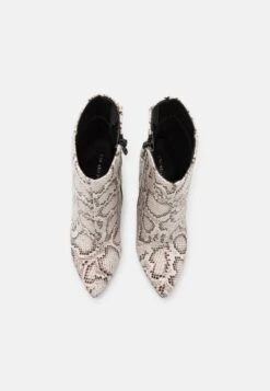 Even&Odd Bottines À Talons Hauts - Coloured -Magasin De Vêtements De Mode Even&Odd 9e4320ad47ba4afc9d6f7c59ccb5f8c8 scaled