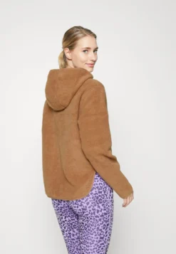 Veste Polaire - Light Brown -Magasin De Vêtements De Mode Even&Odd 9f78421cb48e444dba184121659098fe scaled