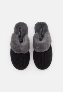 Even&Odd Chaussons - Black -Magasin De Vêtements De Mode Even&Odd a4e7dc6a7f0940df9b335338c96127c0 scaled