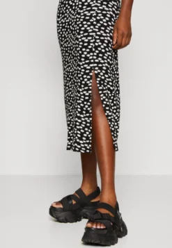 Even&Odd Jupe Crayon - Black/White/Multi-Coloured -Magasin De Vêtements De Mode Even&Odd a9dad594b1794559bb7600eda97cb8ce scaled