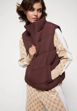 Even&Odd Veste Sans Manches - Dark Brown -Magasin De Vêtements De Mode Even&Odd b1c9e5c19dc24a03ad820361a6969fb8 scaled