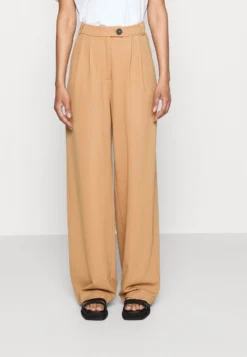 Petite Business Casual Wide Legs With Front Pleats - Pantalon Classique - Beige