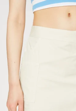 Even&Odd Short - Off-White -Magasin De Vêtements De Mode Even&Odd b69a5c7d97d04d668f24a70da88b9655 scaled