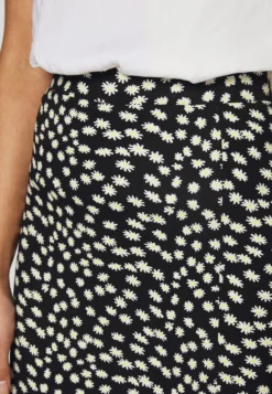 Midi Straight High Skirt - Jupe Crayon - Black/White -Magasin De Vêtements De Mode Even&Odd b8f9cdd46d844a5980a60f4234088e88 scaled