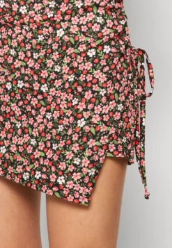 Even&Odd Short - Black/Multi-Coloured -Magasin De Vêtements De Mode Even&Odd baf04f3aaf424bb2894a896b24be103b scaled